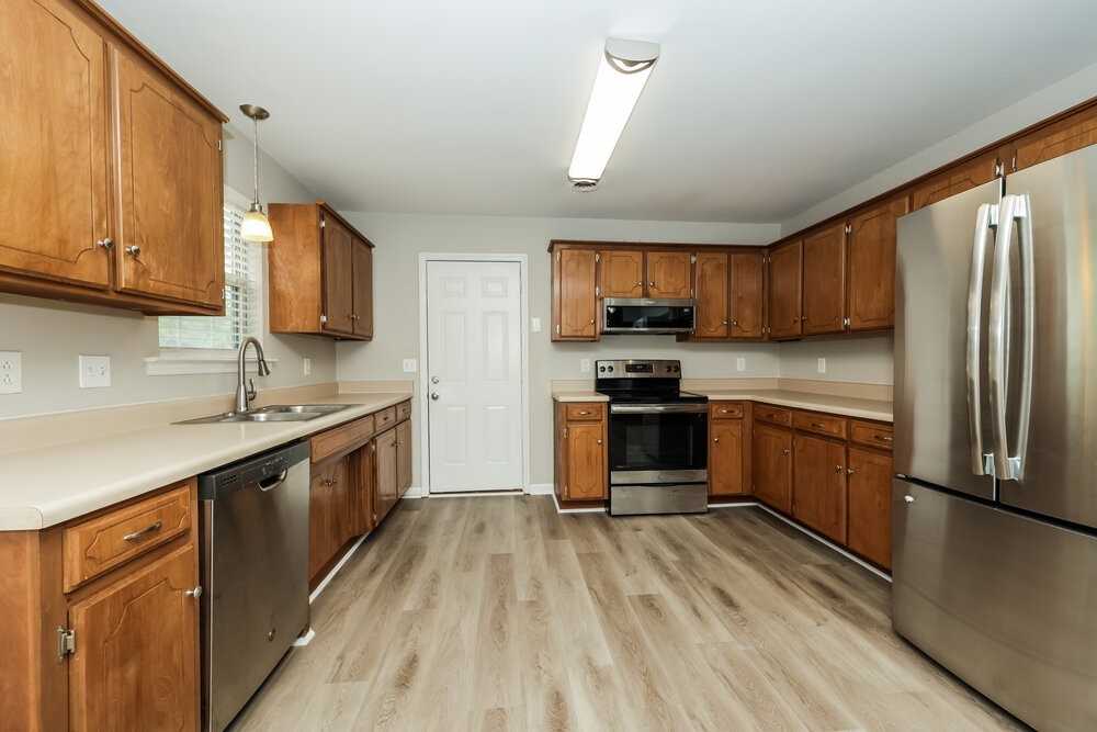 2906 Kedzie Dr - Photo 7 of 17