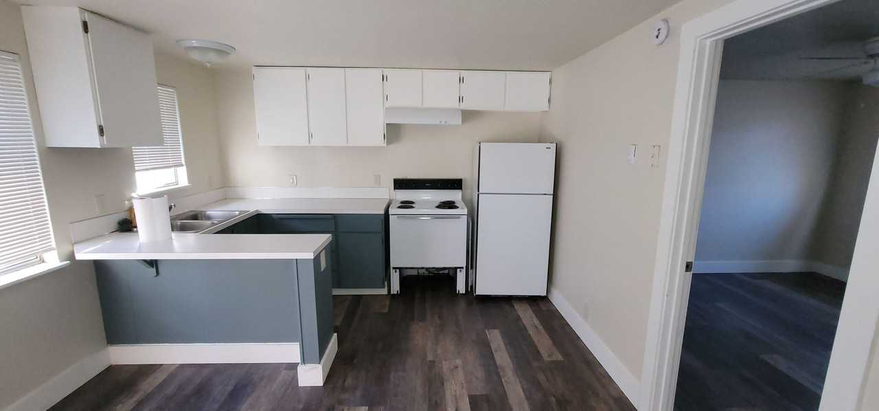 1260 Ne Purcell Blvd - Photo 6 of 10