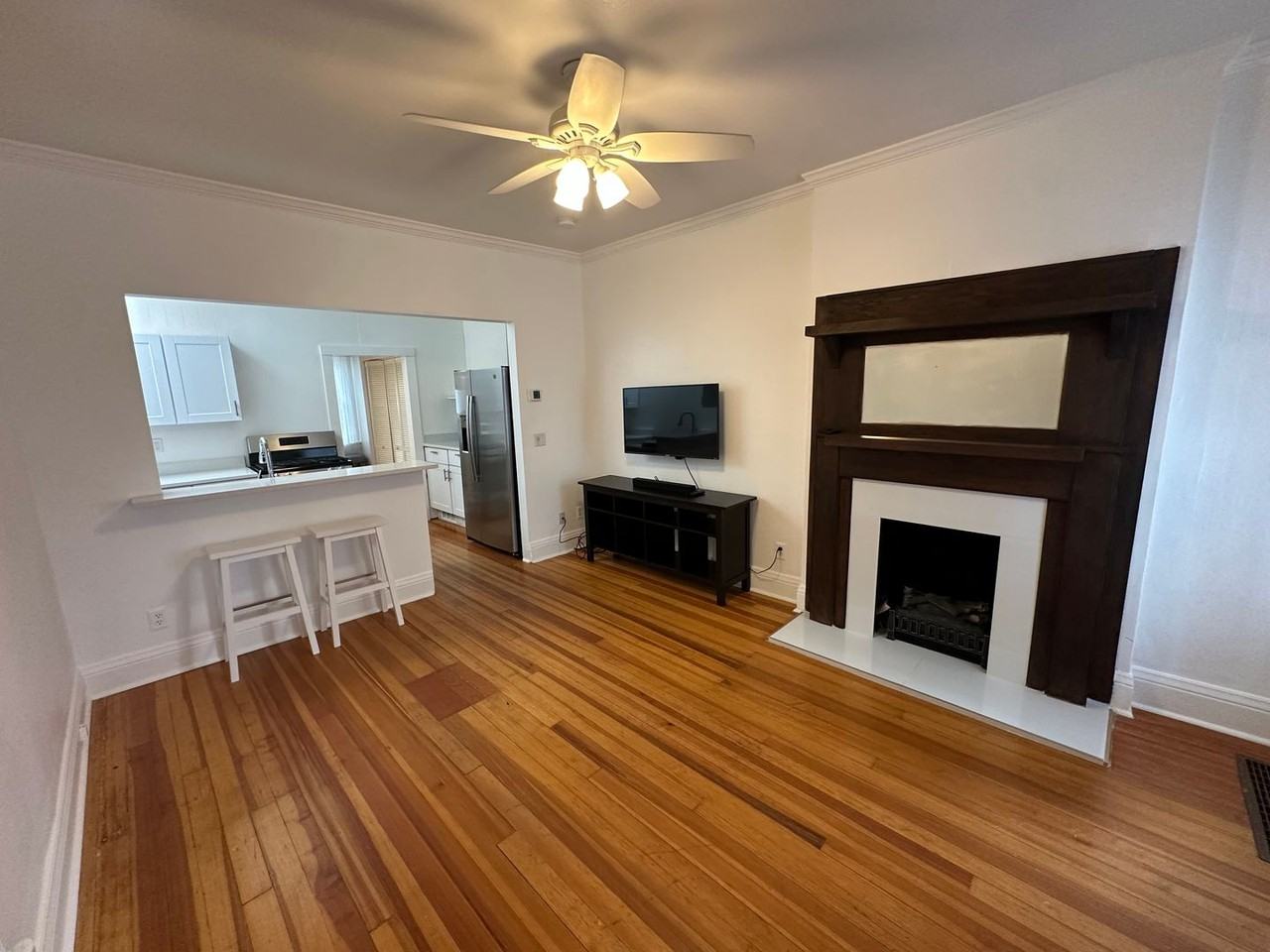 135 E Exposition Ave - Photo 2 of 15