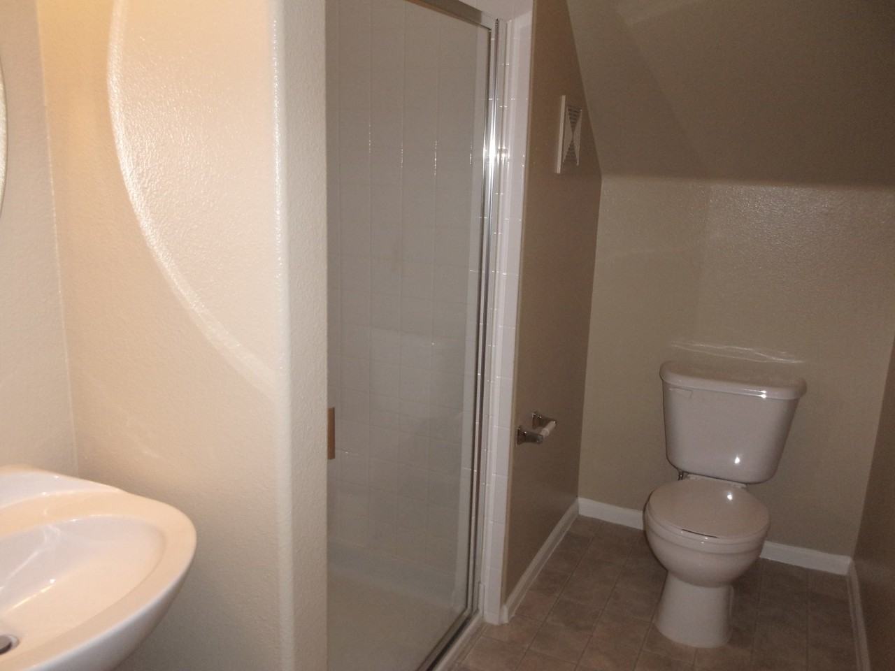 8338 Stonybridge Cir - Photo 3 of 15