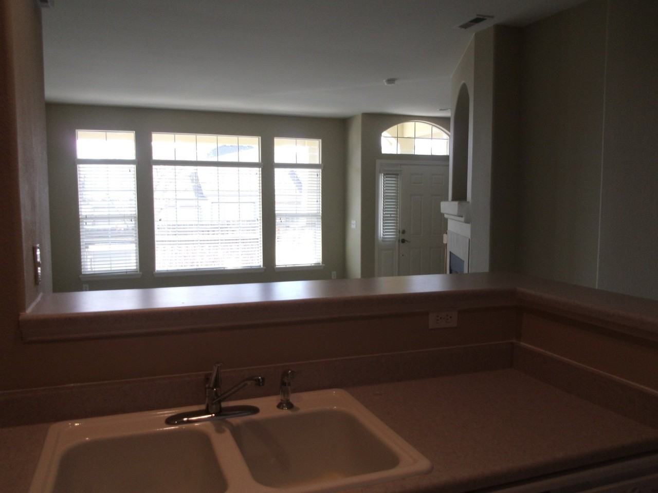8338 Stonybridge Cir - Photo 5 of 15