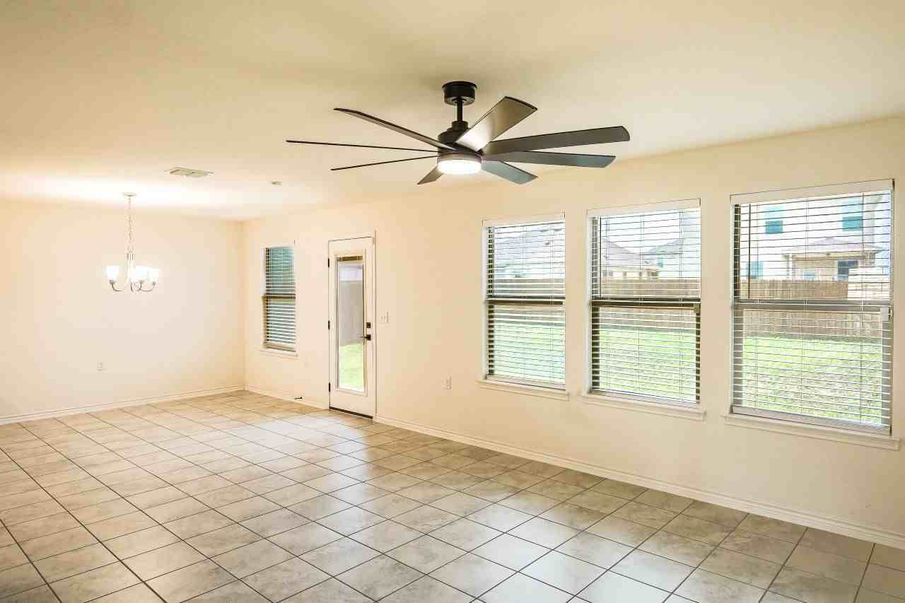 5527 Castle Brook Dr - Photo 3 of 21