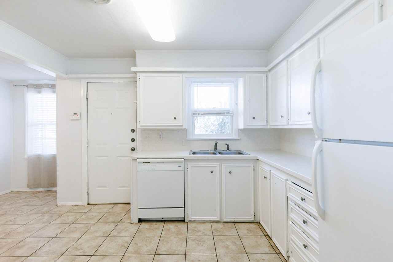 3317 26th St - Photo 7 of 17