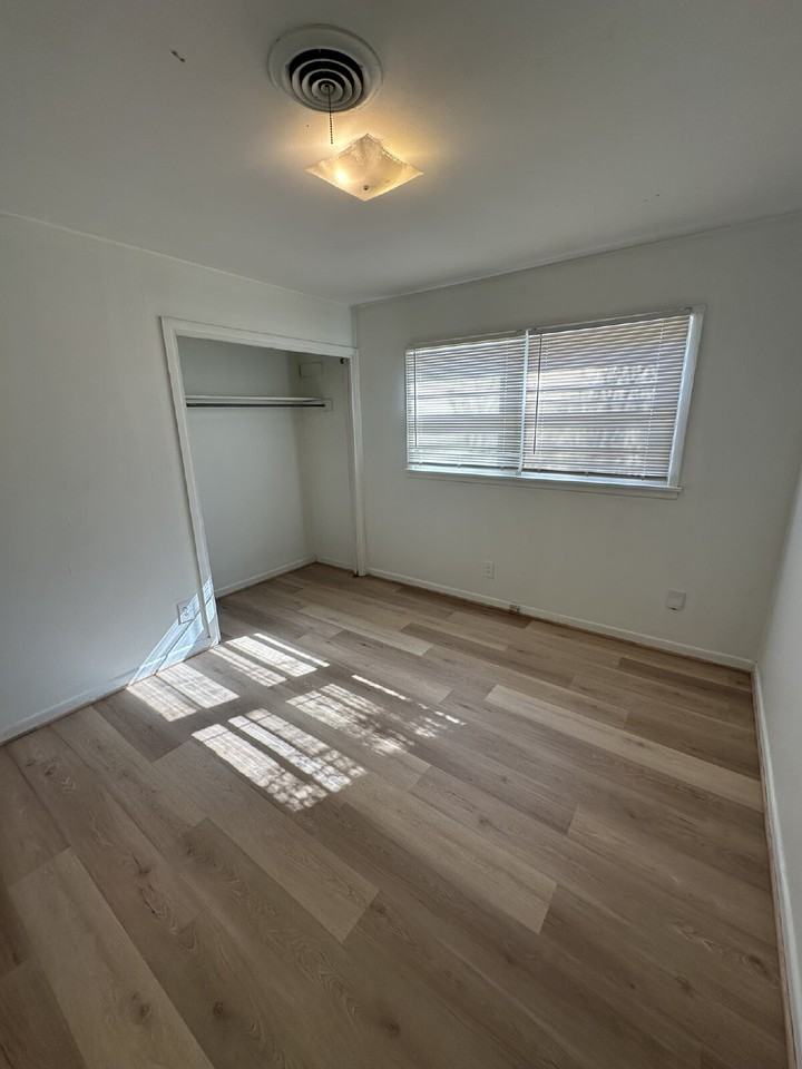 1333 62nd St - Photo 4 of 9