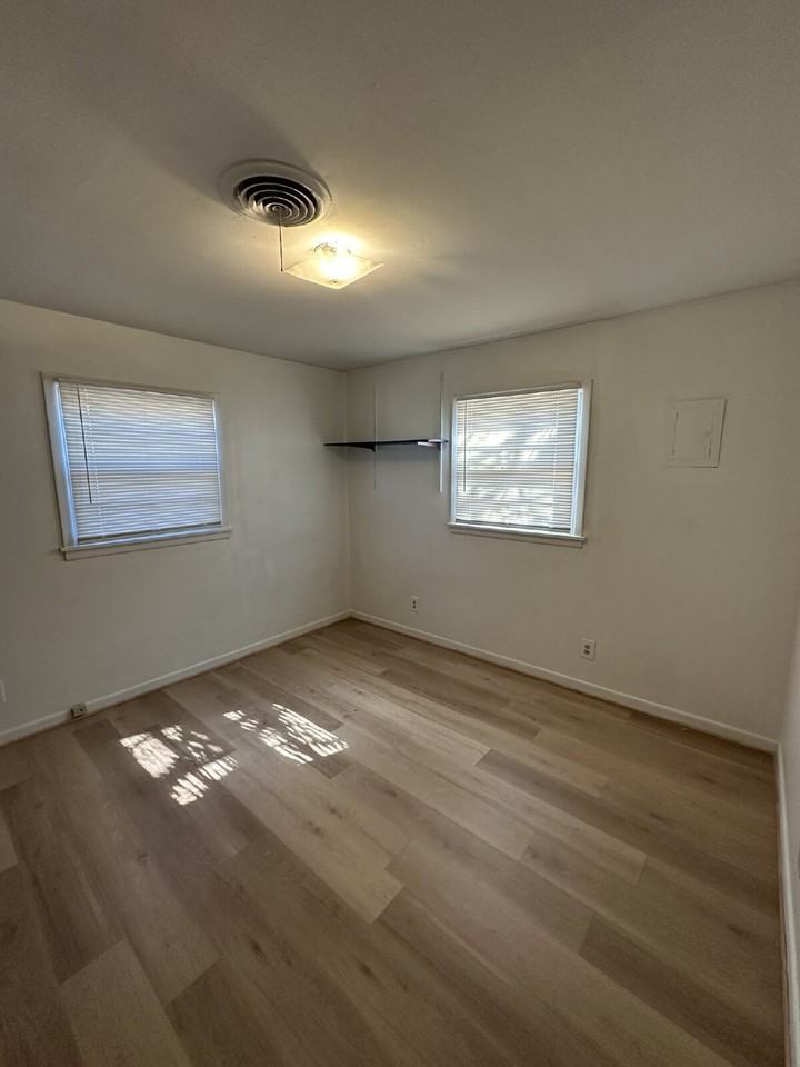 1333 62nd St - Photo 6 of 9