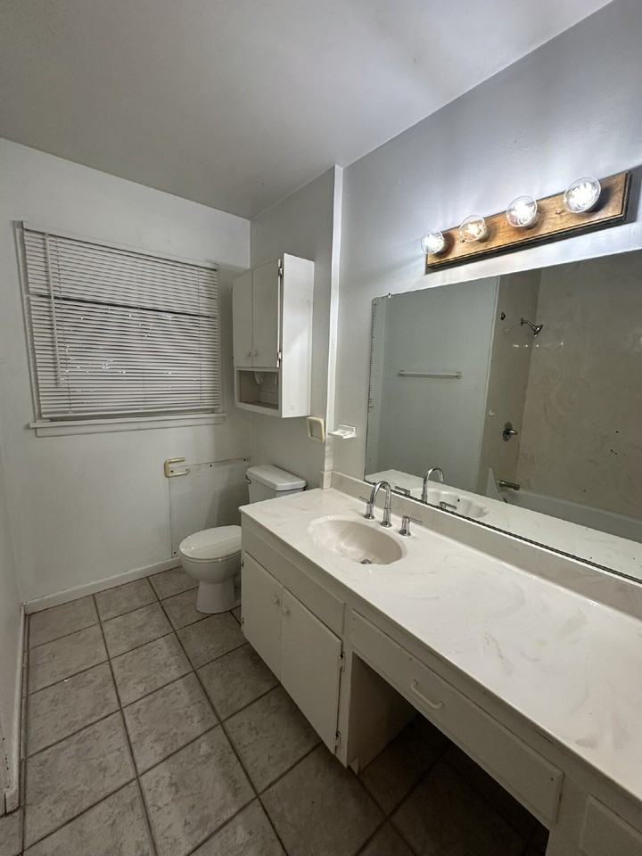 1333 62nd St - Photo 7 of 9