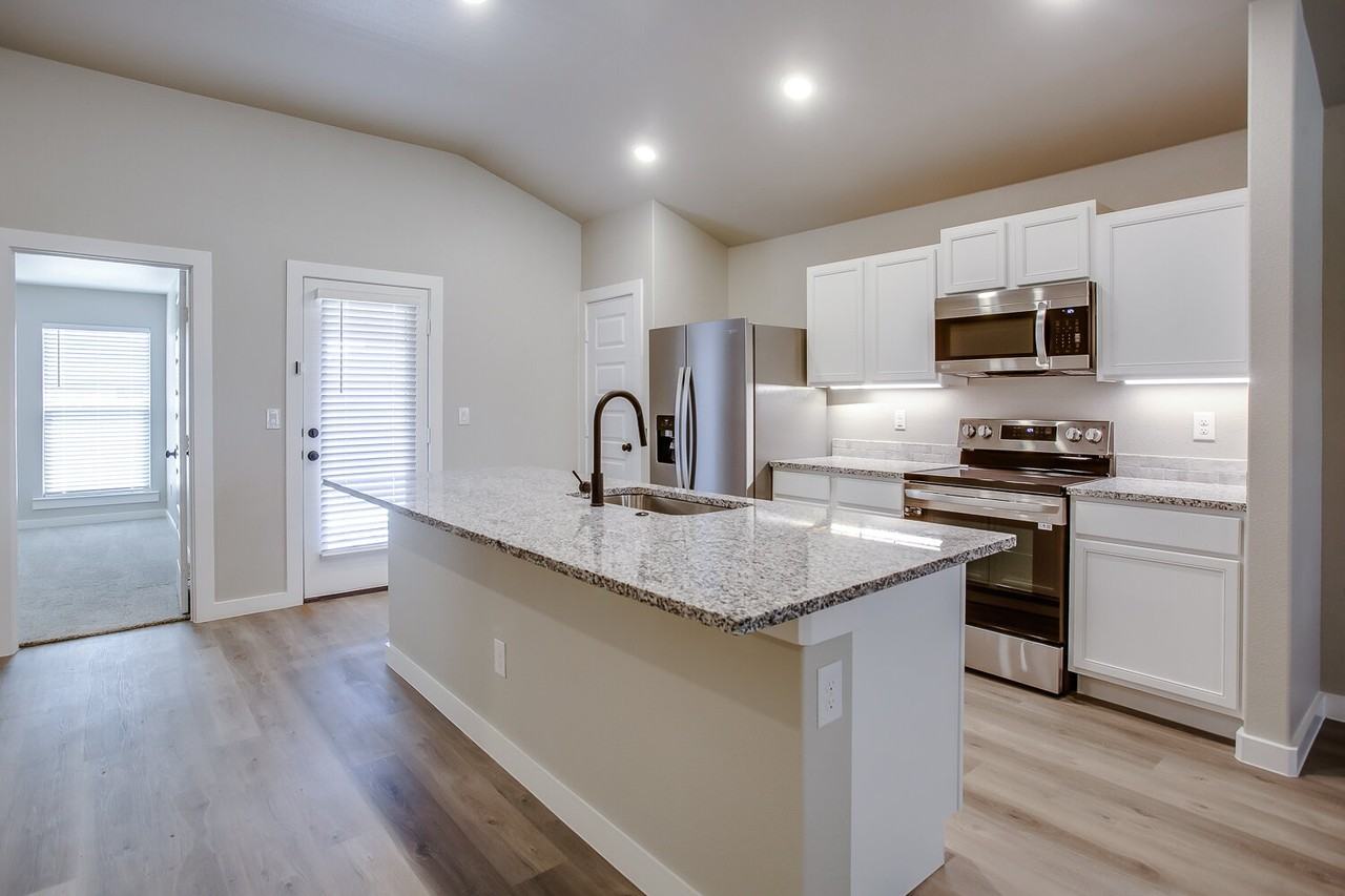 1705 141st St - Photo 4 of 17