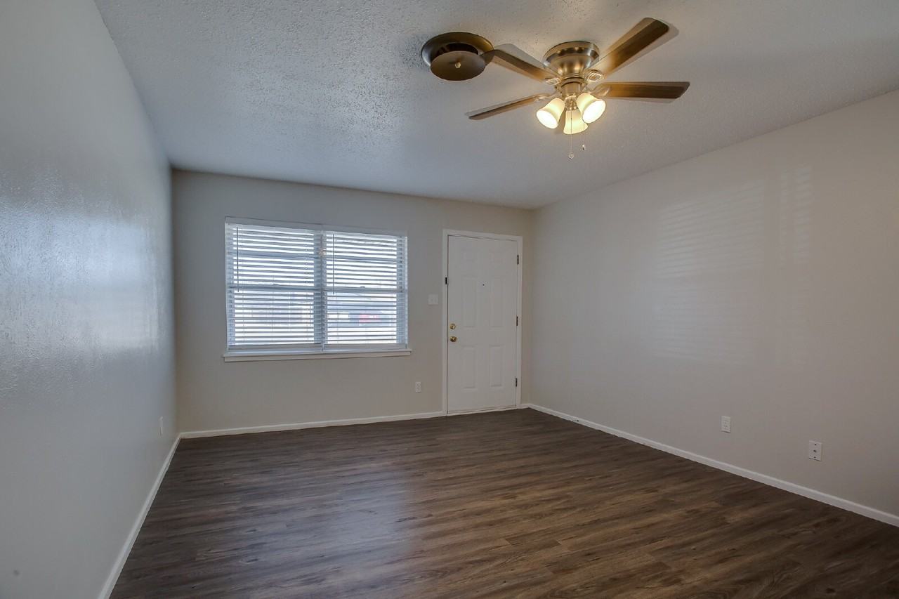 5419 46th St - Photo 2 of 14