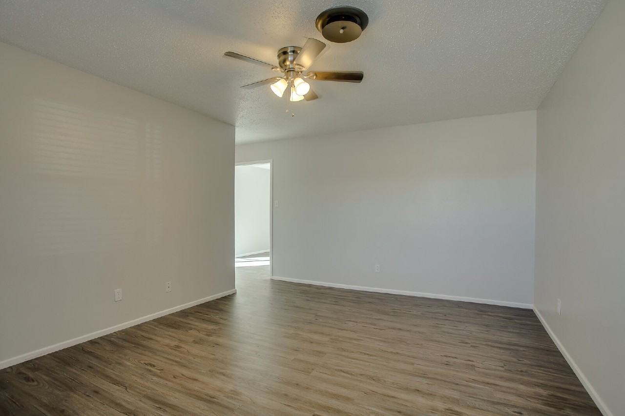 5419 46th St - Photo 3 of 14