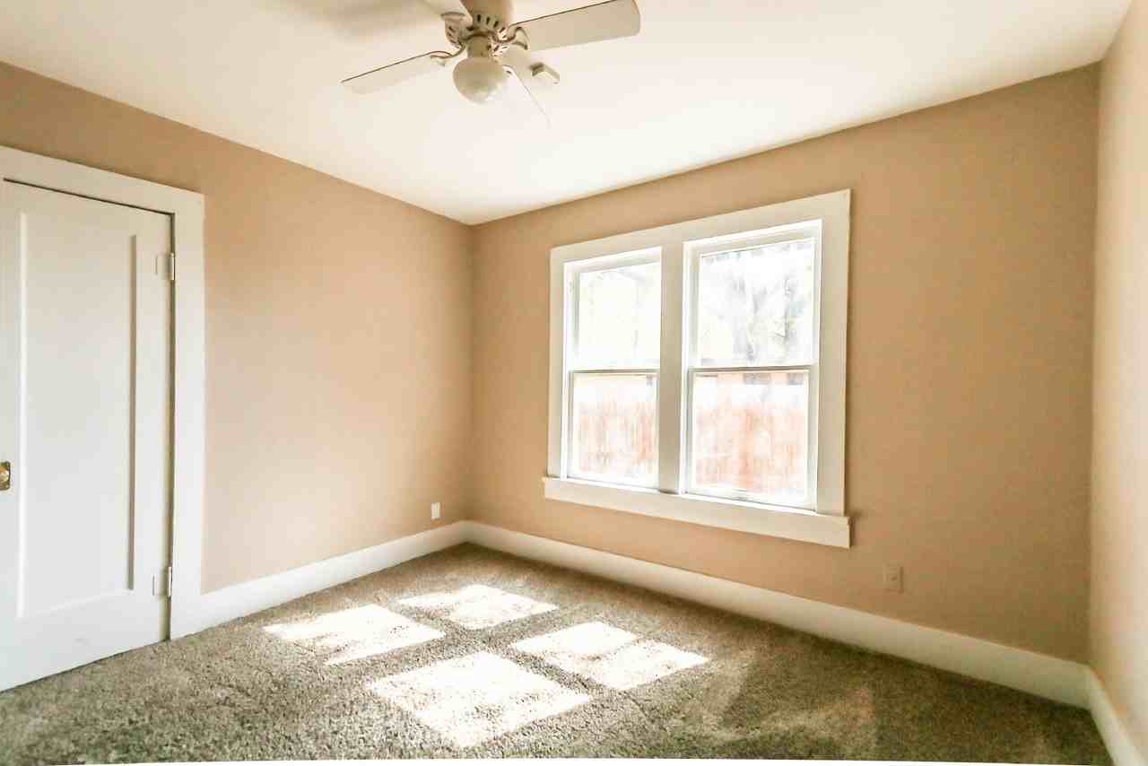 2109 20th St - Photo 6 of 15