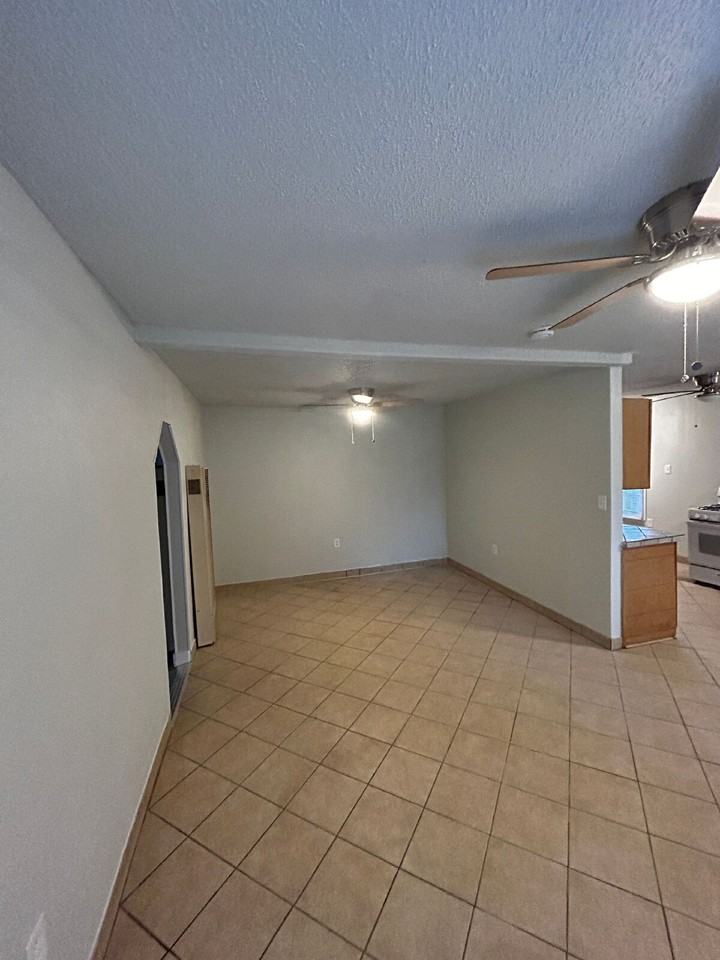 2403 22nd Pl - Photo 3 of 9