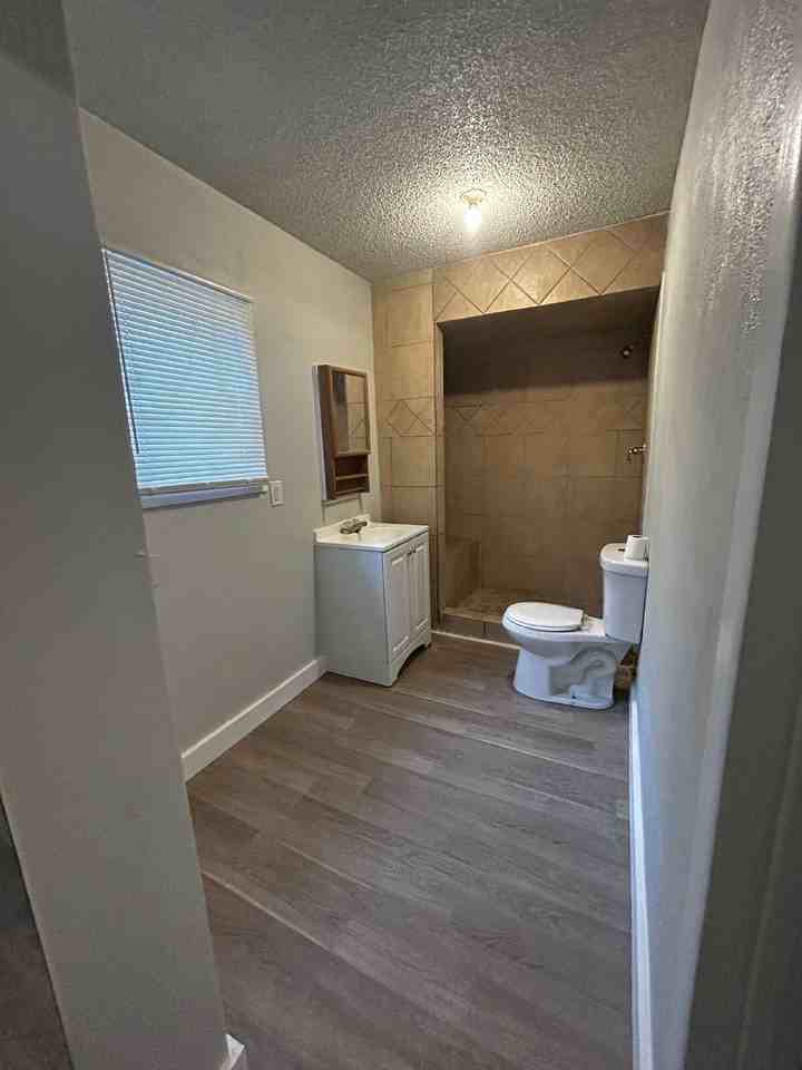 2403 22nd Pl - Photo 5 of 9