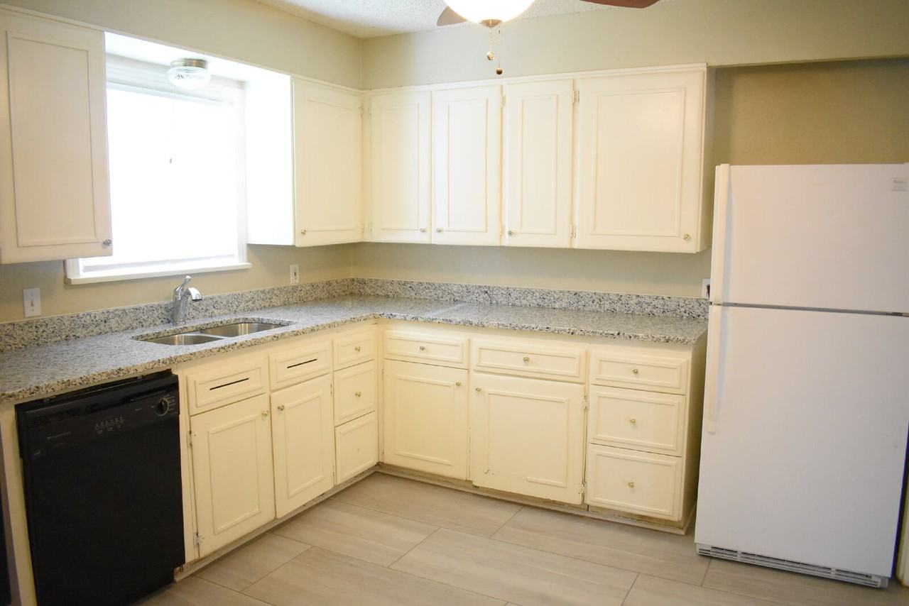 3210 31st St - Photo 6 of 10