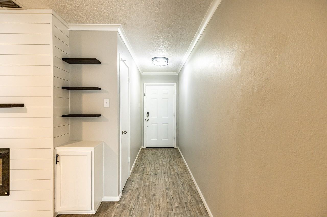 9611 Bangor Ave - Photo 3 of 29