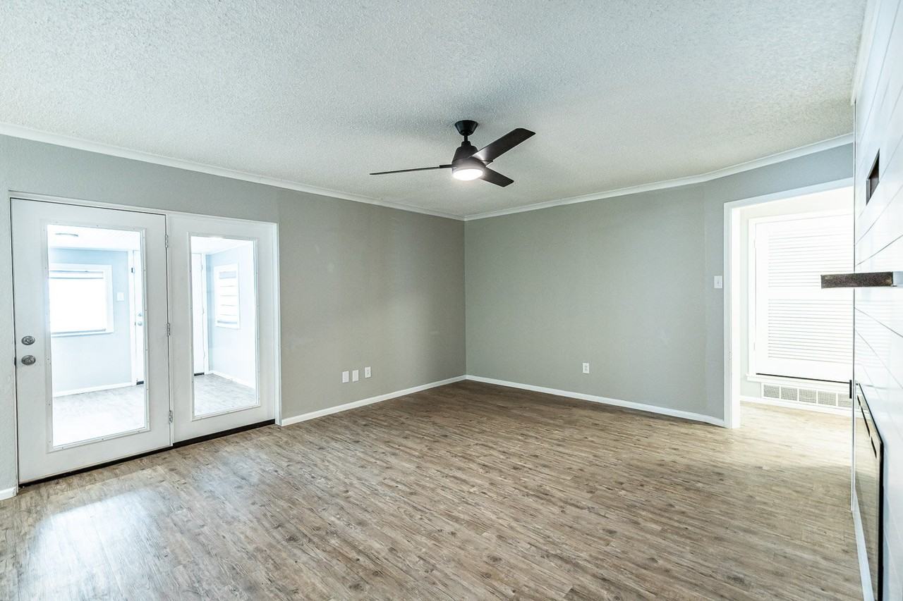 9611 Bangor Ave - Photo 4 of 29