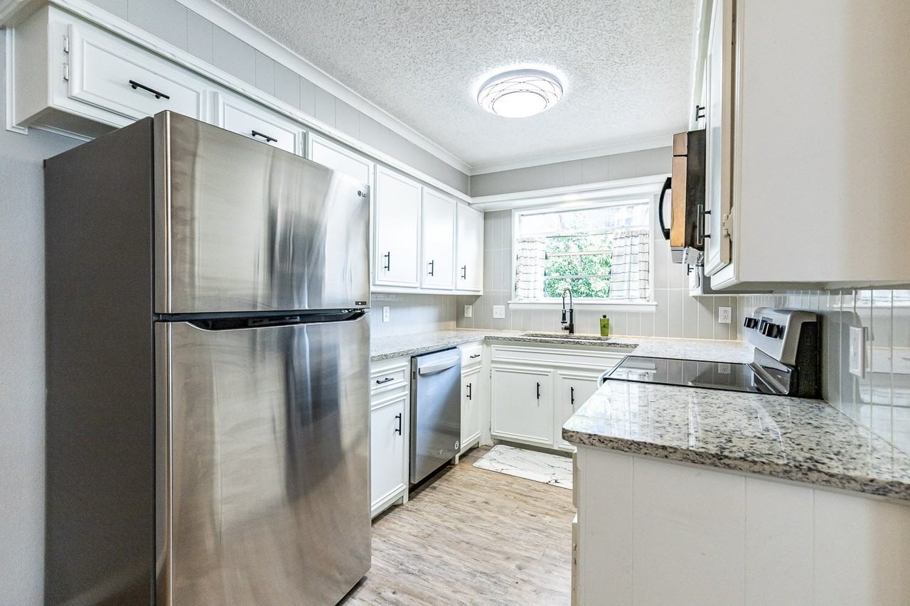 9611 Bangor Ave - Photo 7 of 29