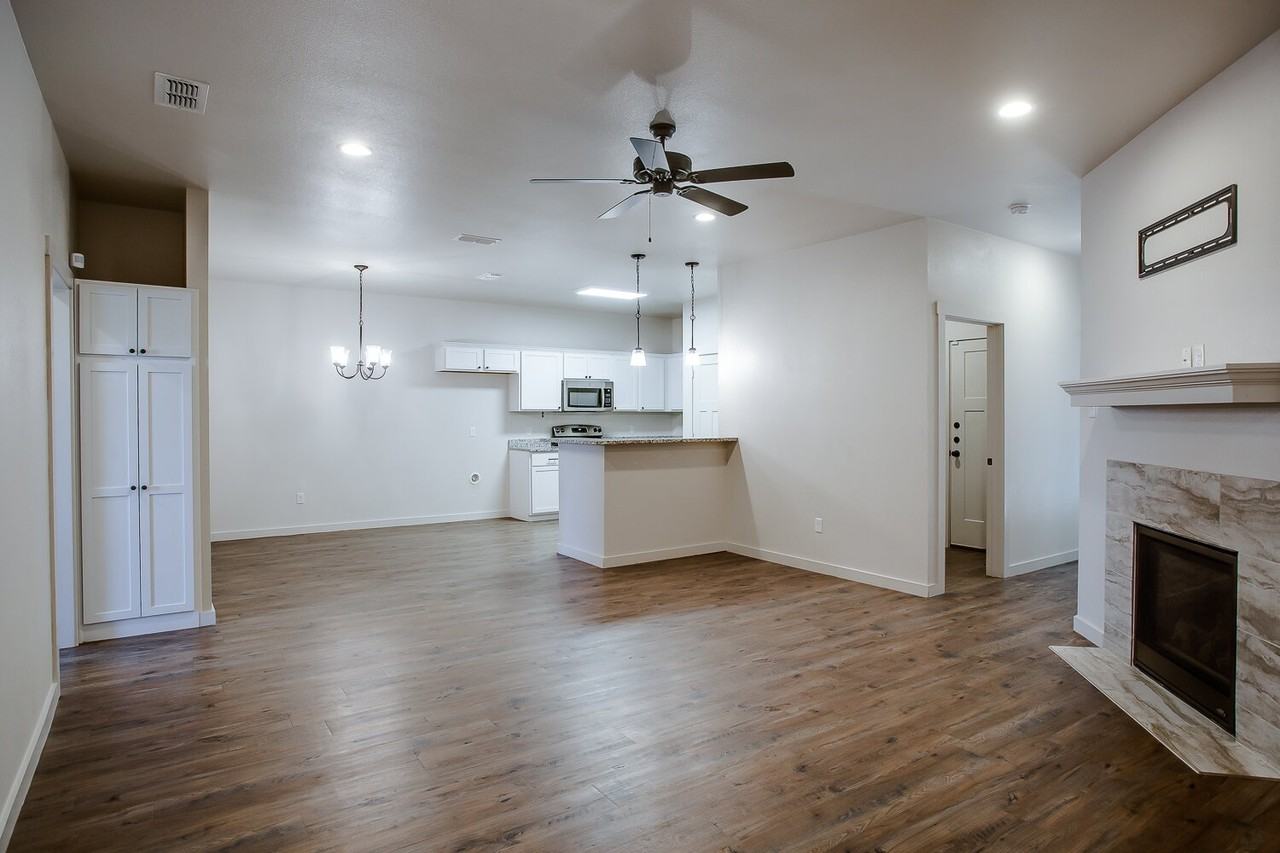 2727 137th St - Photo 2 of 14