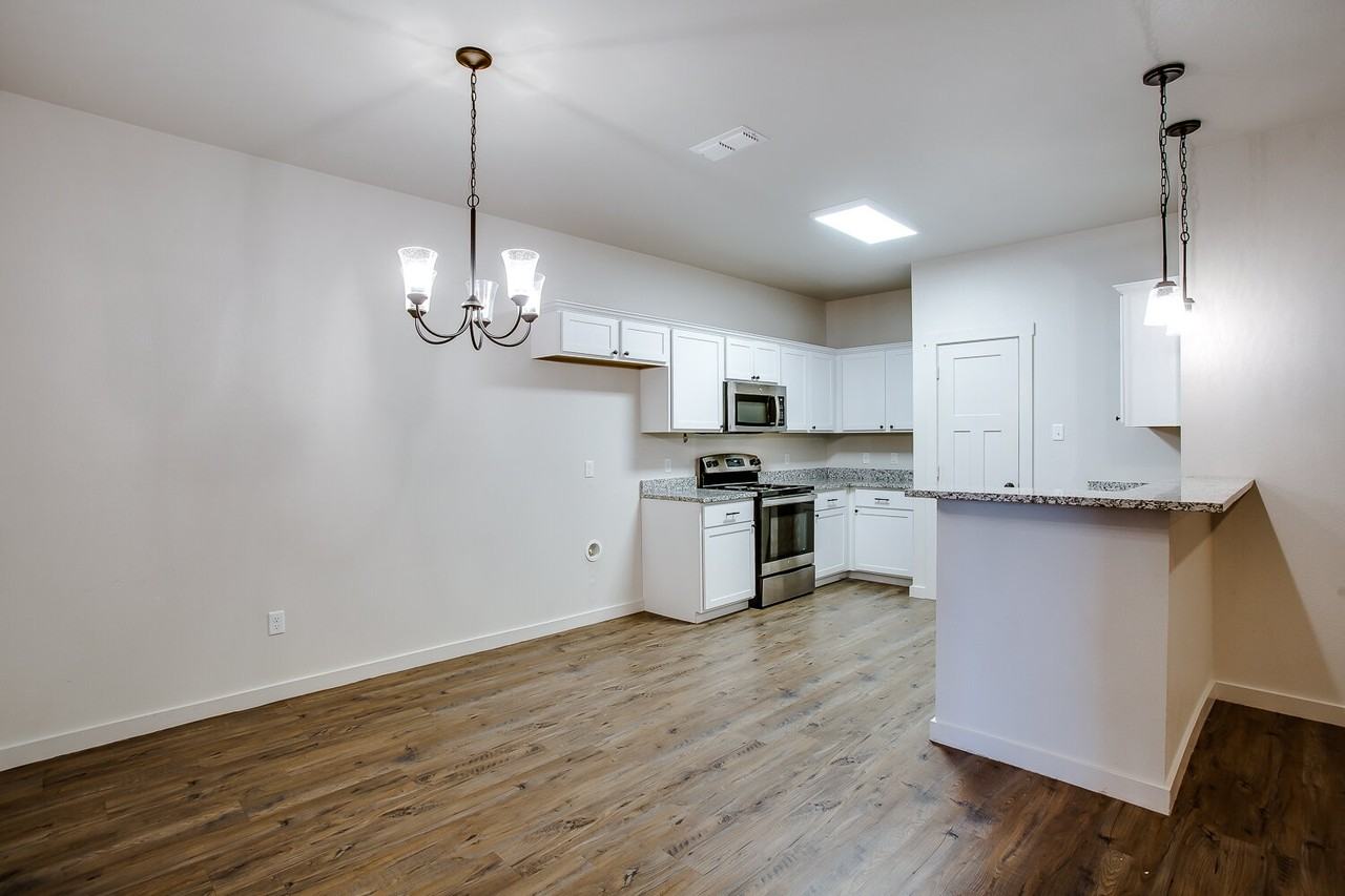 2727 137th St - Photo 4 of 14