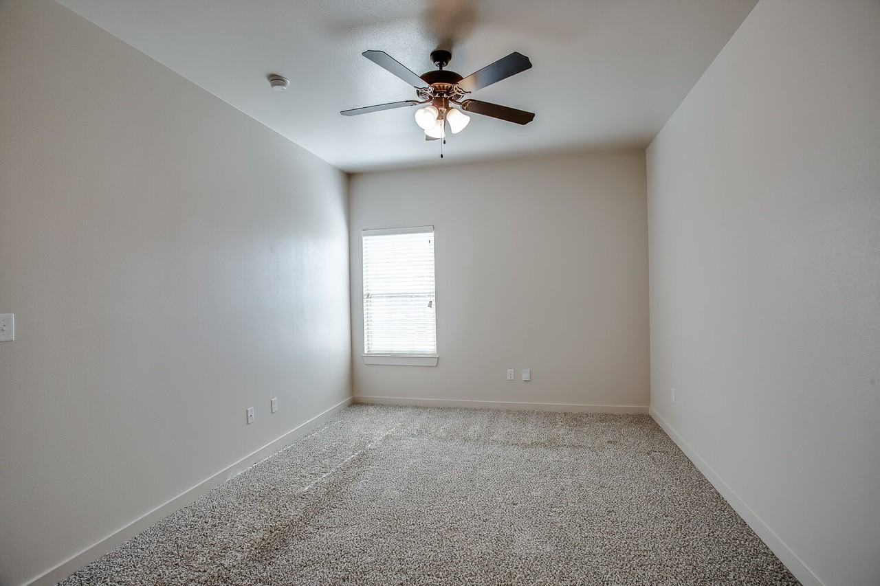 2727 137th St - Photo 6 of 14