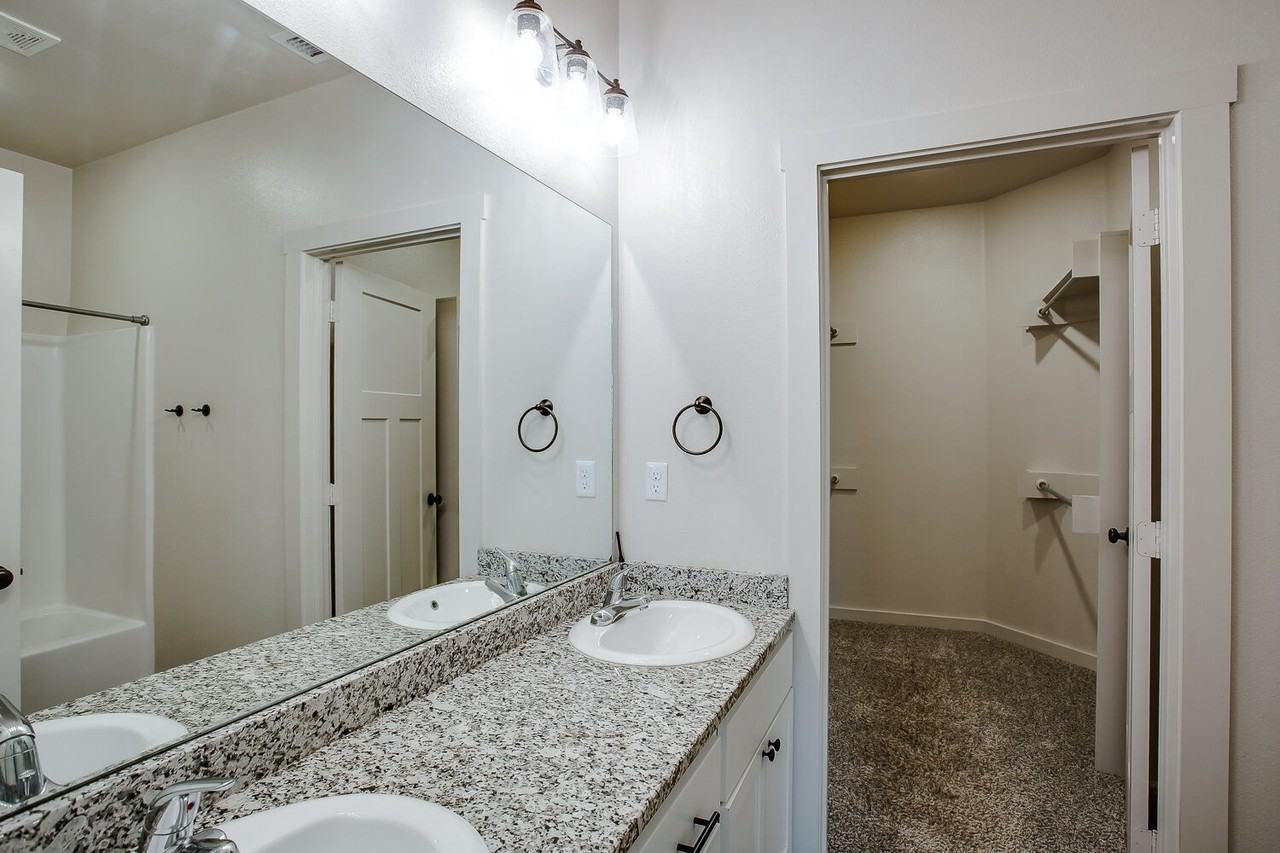 2727 137th St - Photo 7 of 14