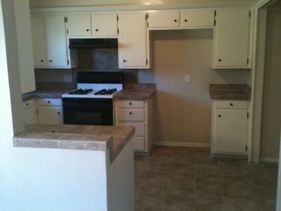 5439 47th St - Photo 2 of 9