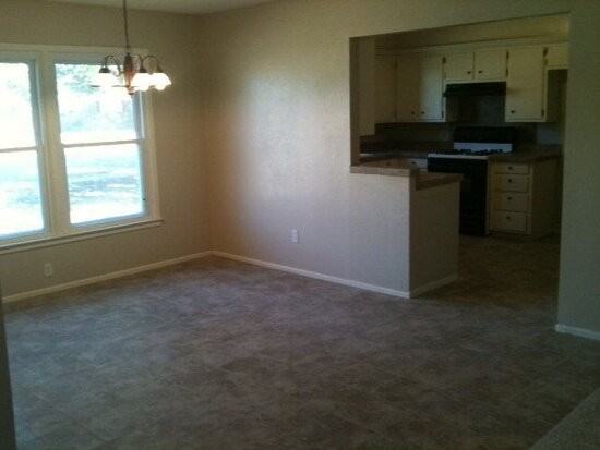 5439 47th St - Photo 3 of 9
