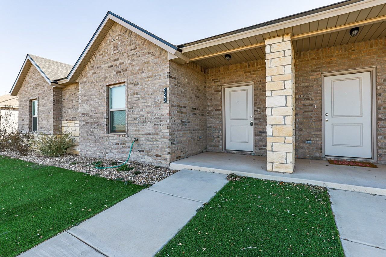 2545 134th St - Photo 2 of 20