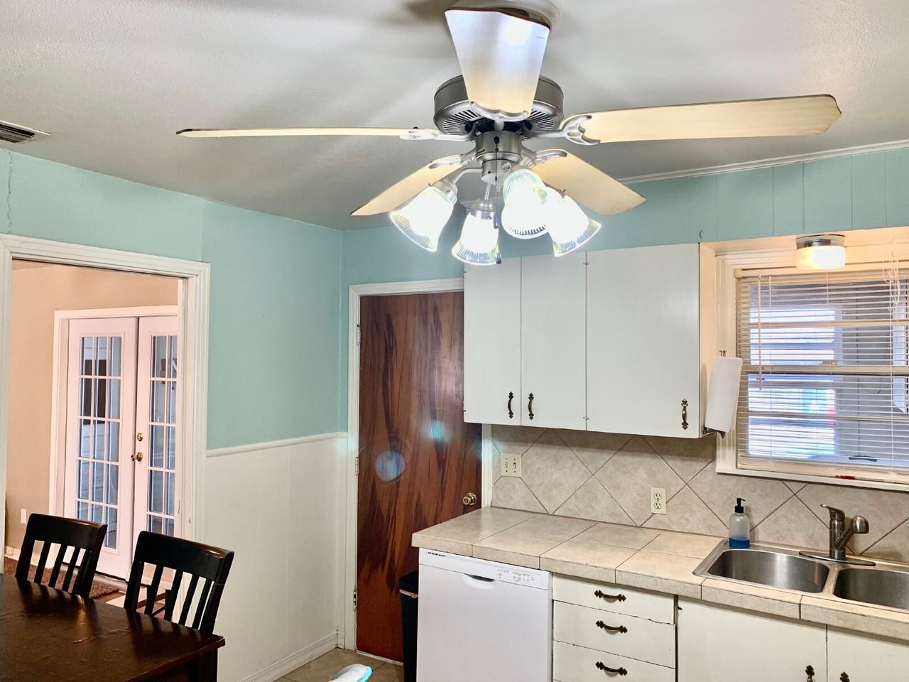 4206 45th St - Photo 5 of 14