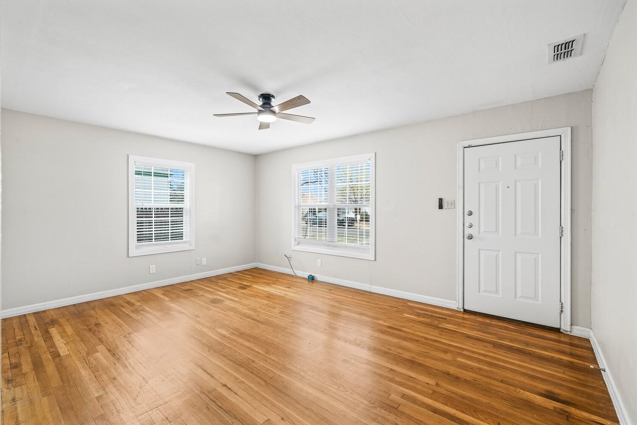 2715 36th St - Photo 3 of 13