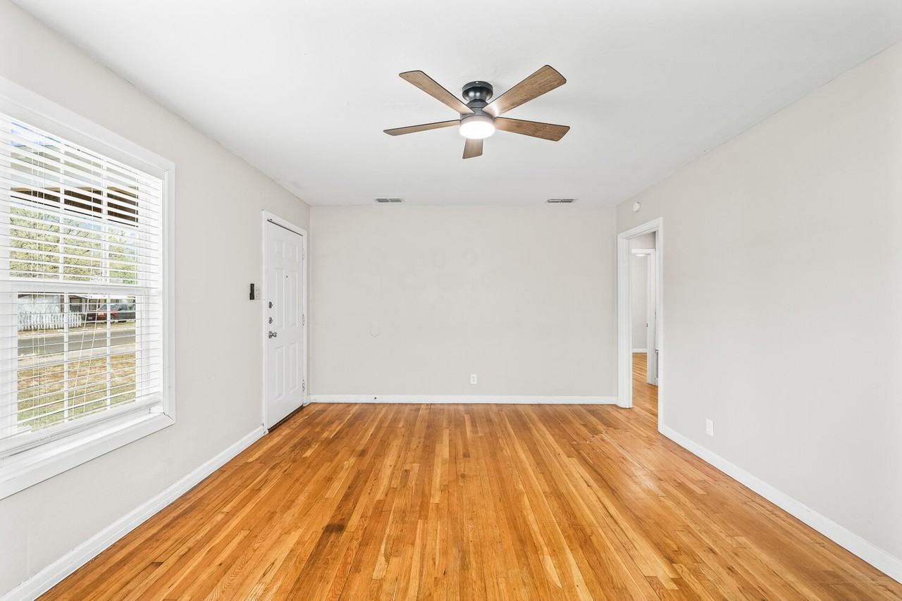 2715 36th St - Photo 4 of 13