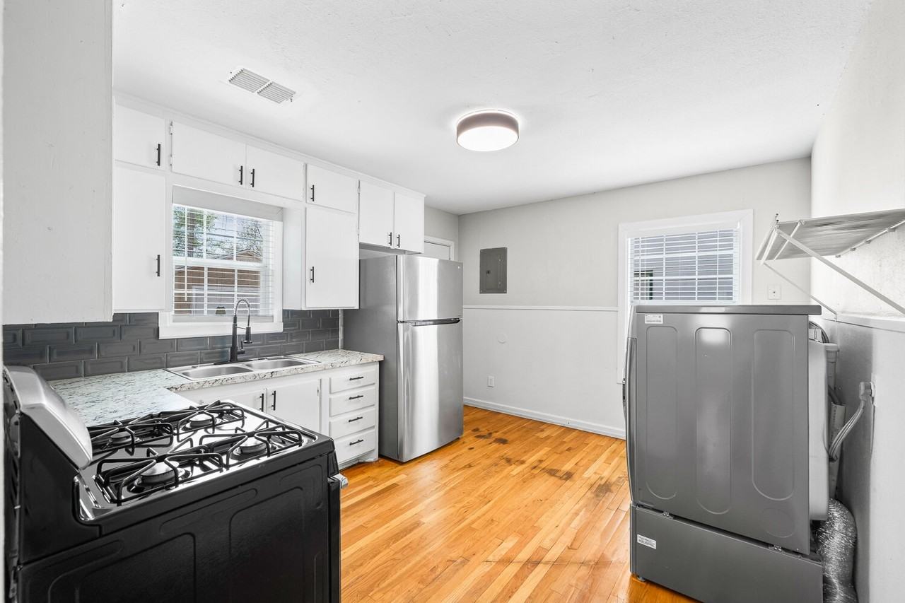 2715 36th St - Photo 5 of 13