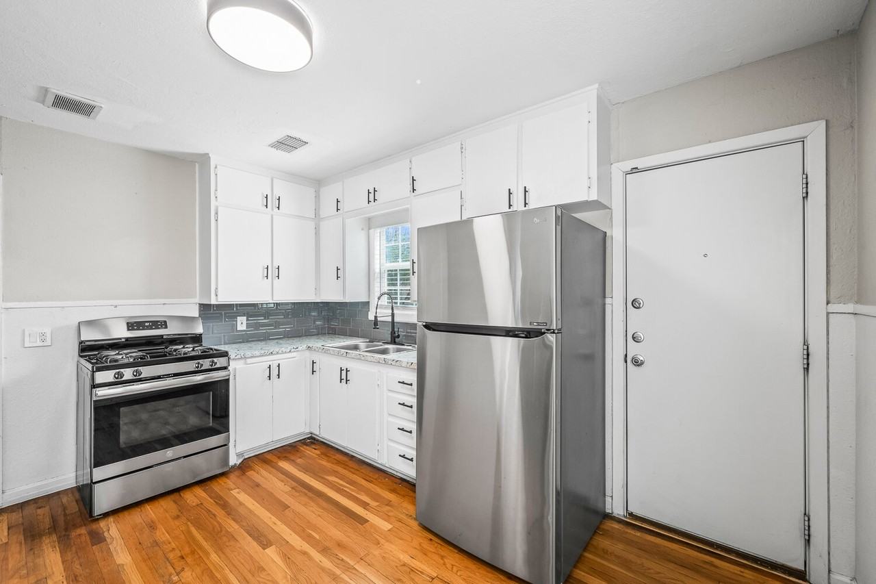 2715 36th St - Photo 6 of 13