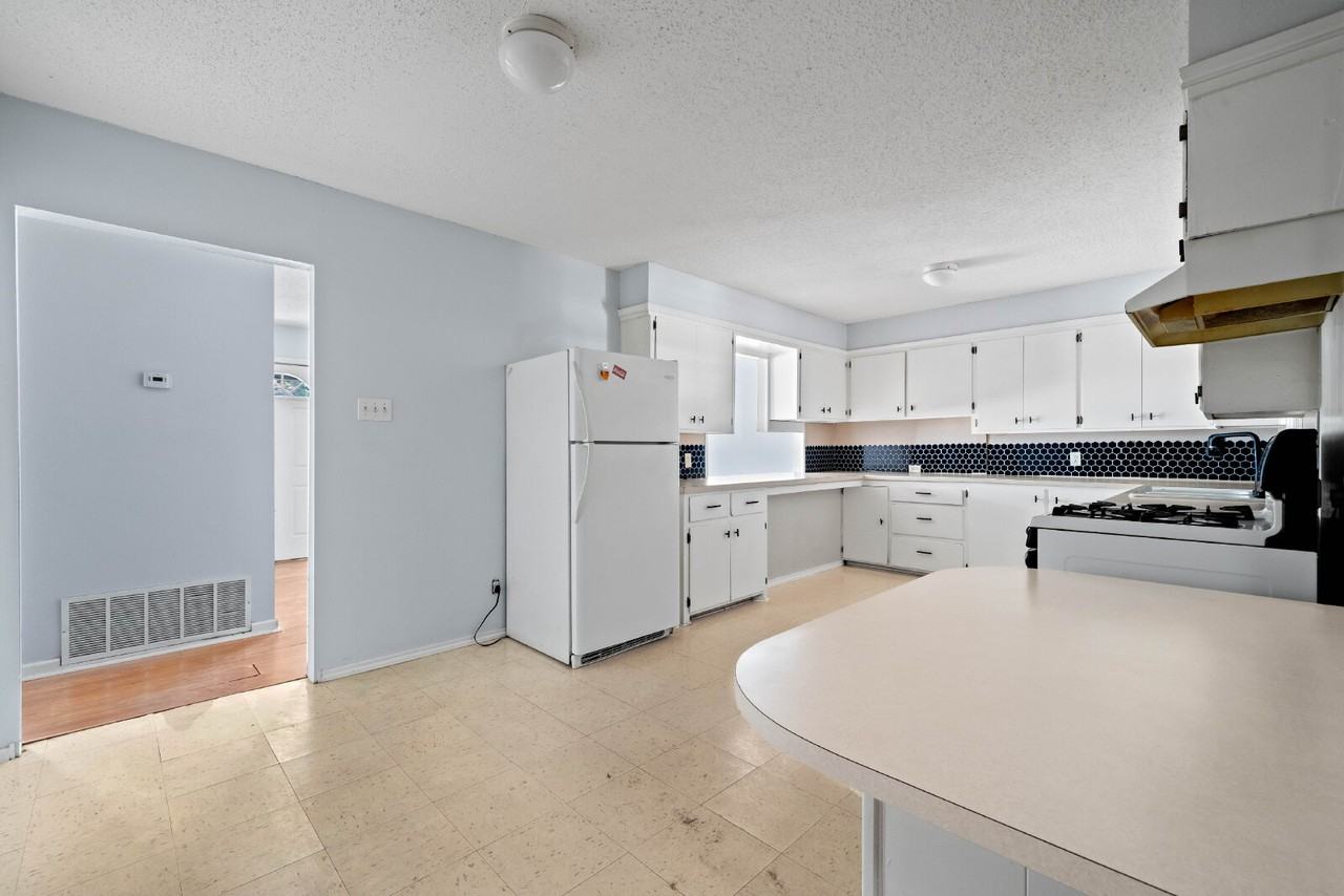 2818 37th St - Photo 5 of 27