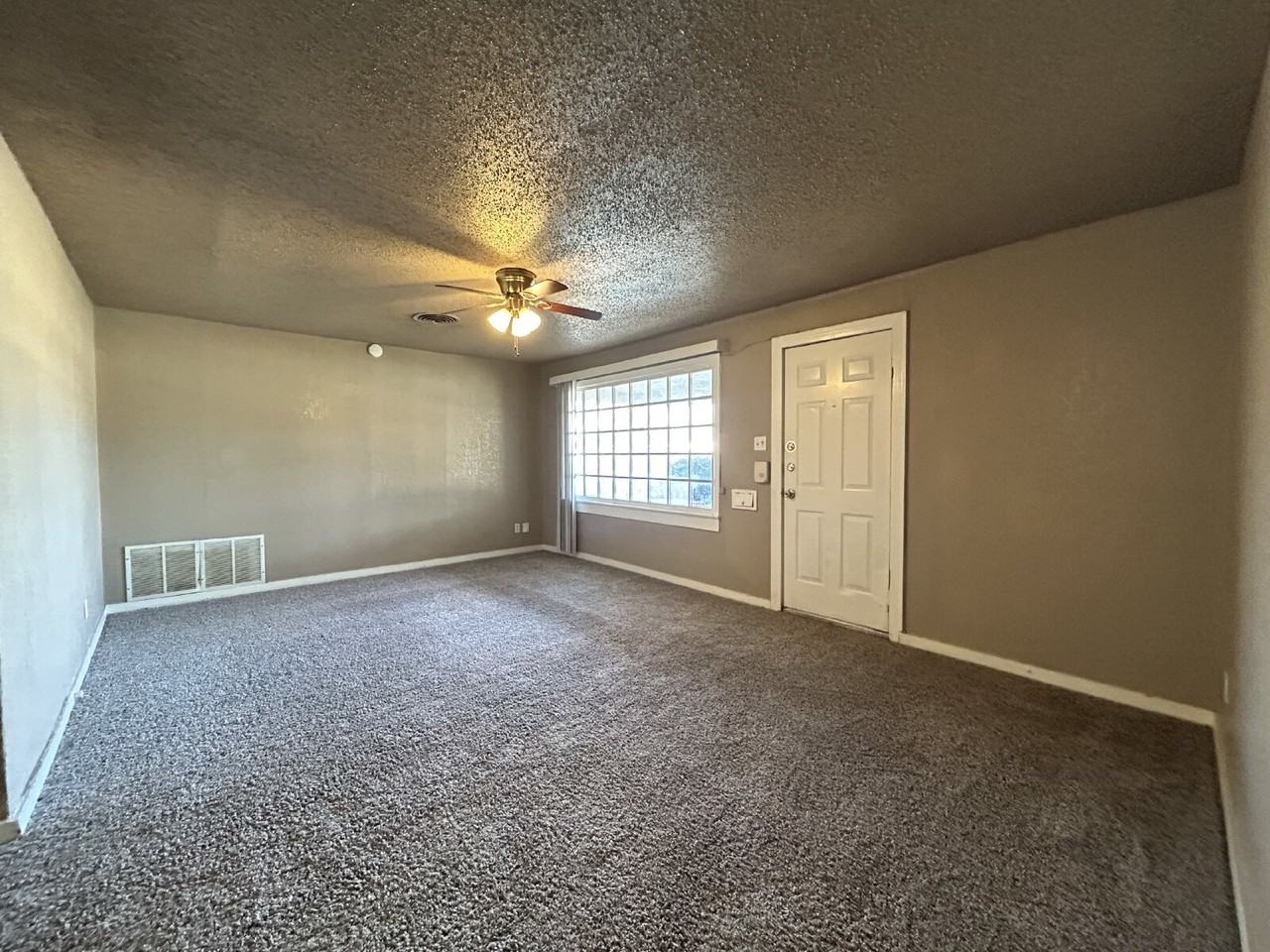 3403 24th St - Photo 3 of 11