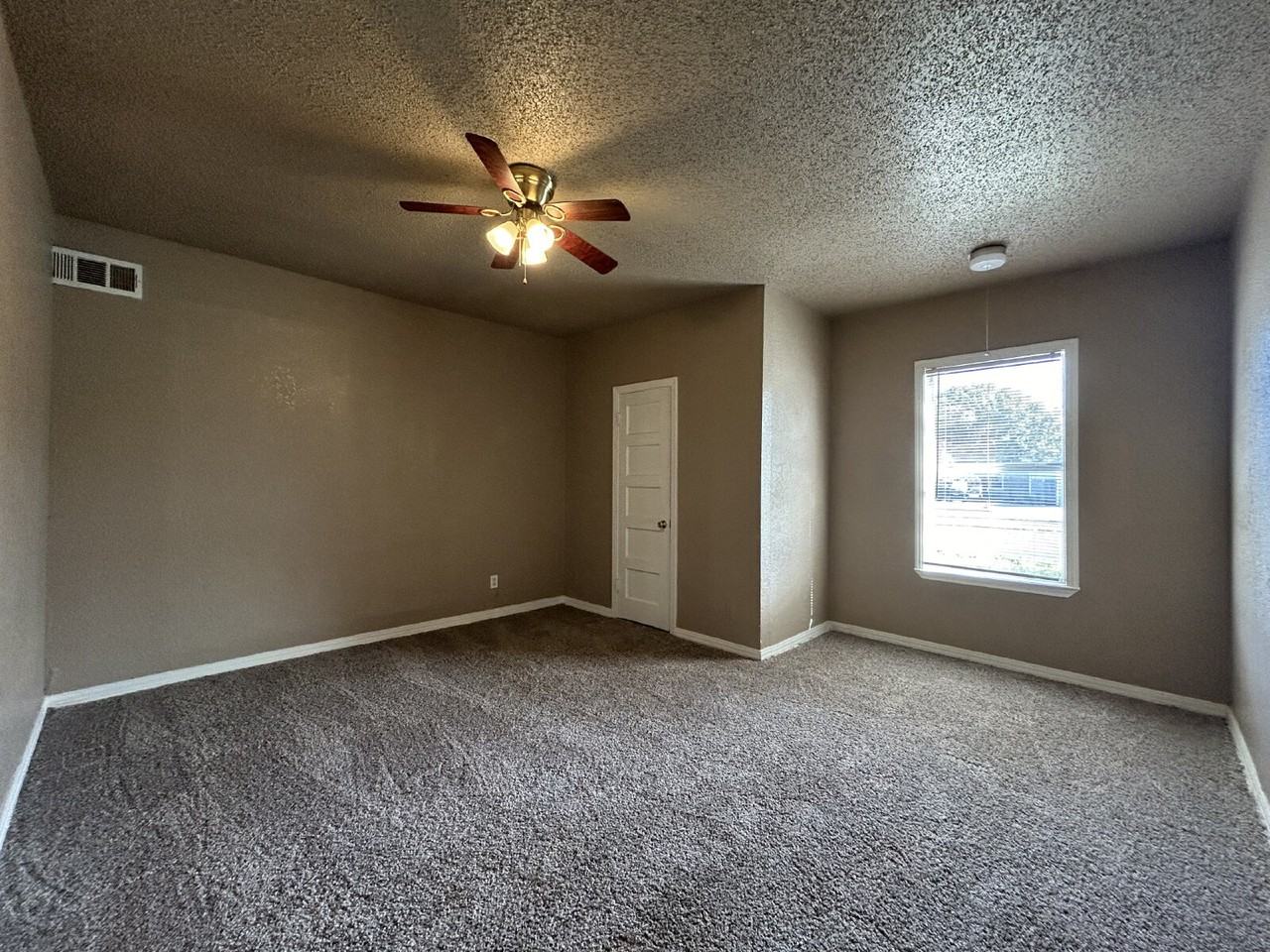 3403 24th St - Photo 6 of 11