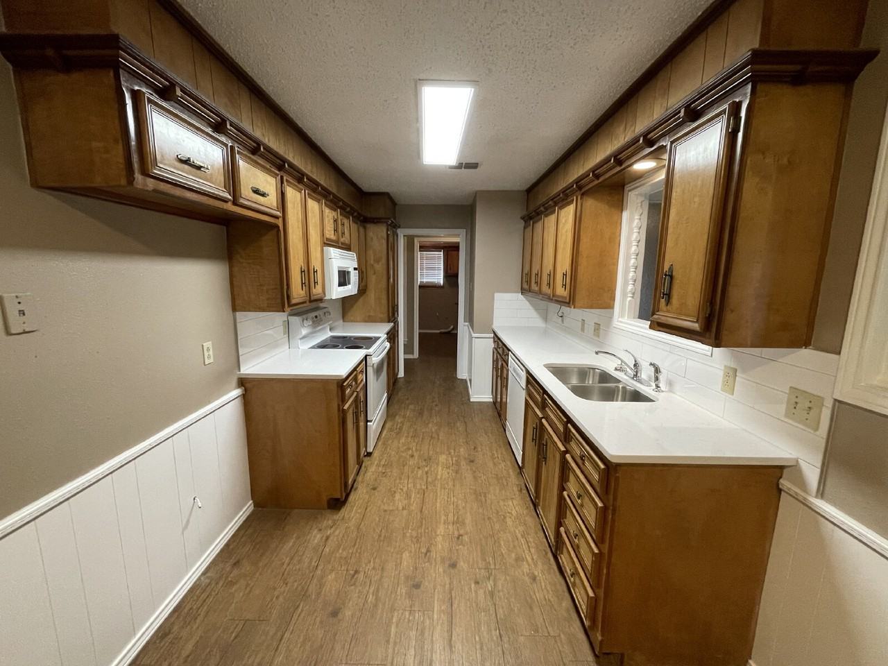 4822 73rd St - Photo 4 of 9