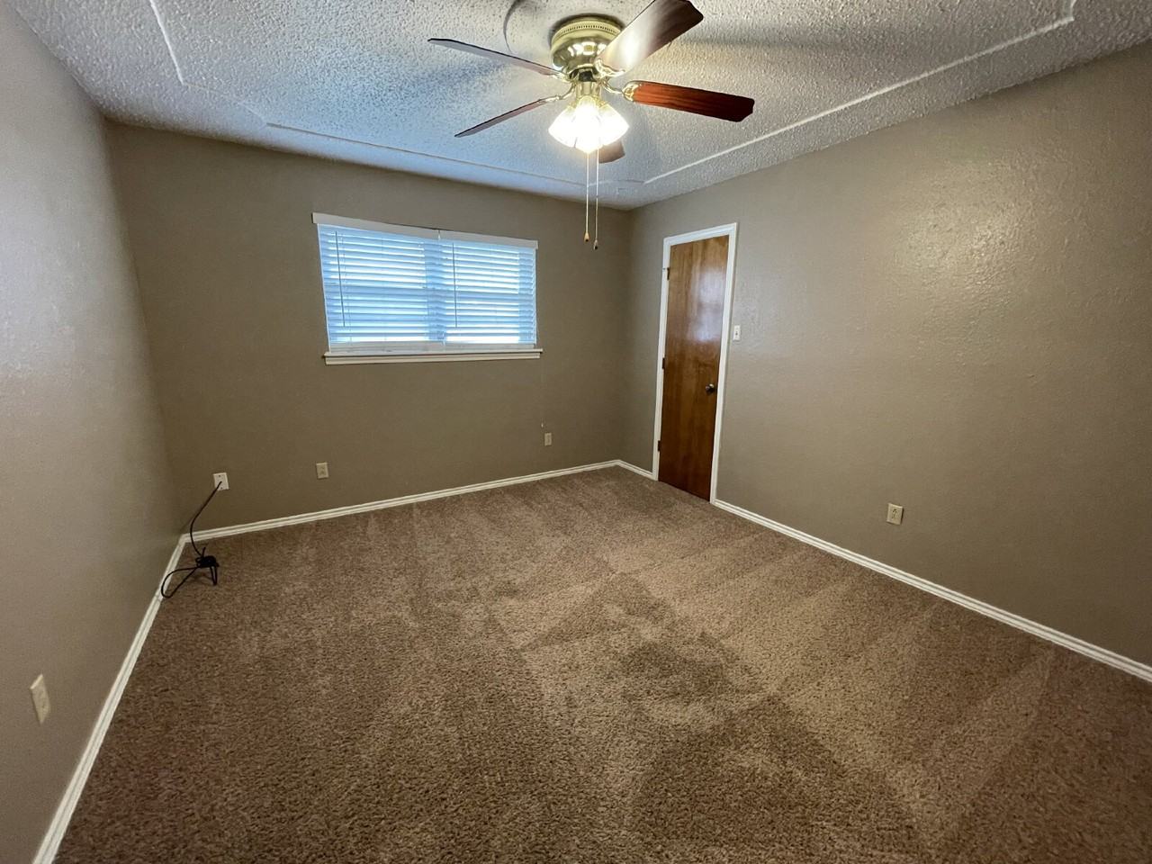 4822 73rd St - Photo 5 of 9
