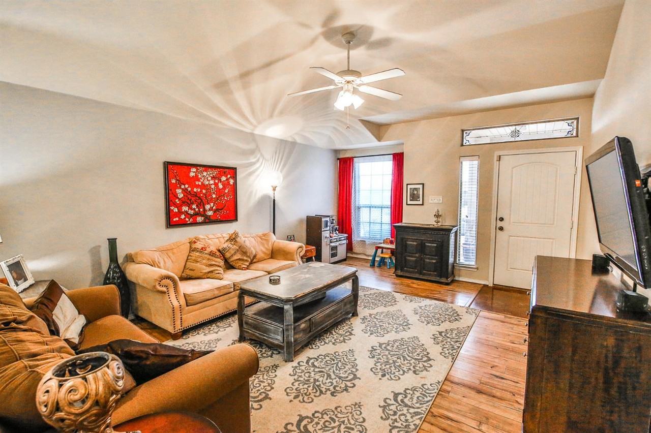 6924 95th St - Photo 3 of 19