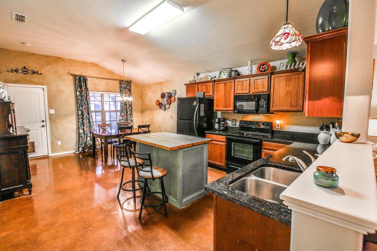 6924 95th St - Photo 4 of 19
