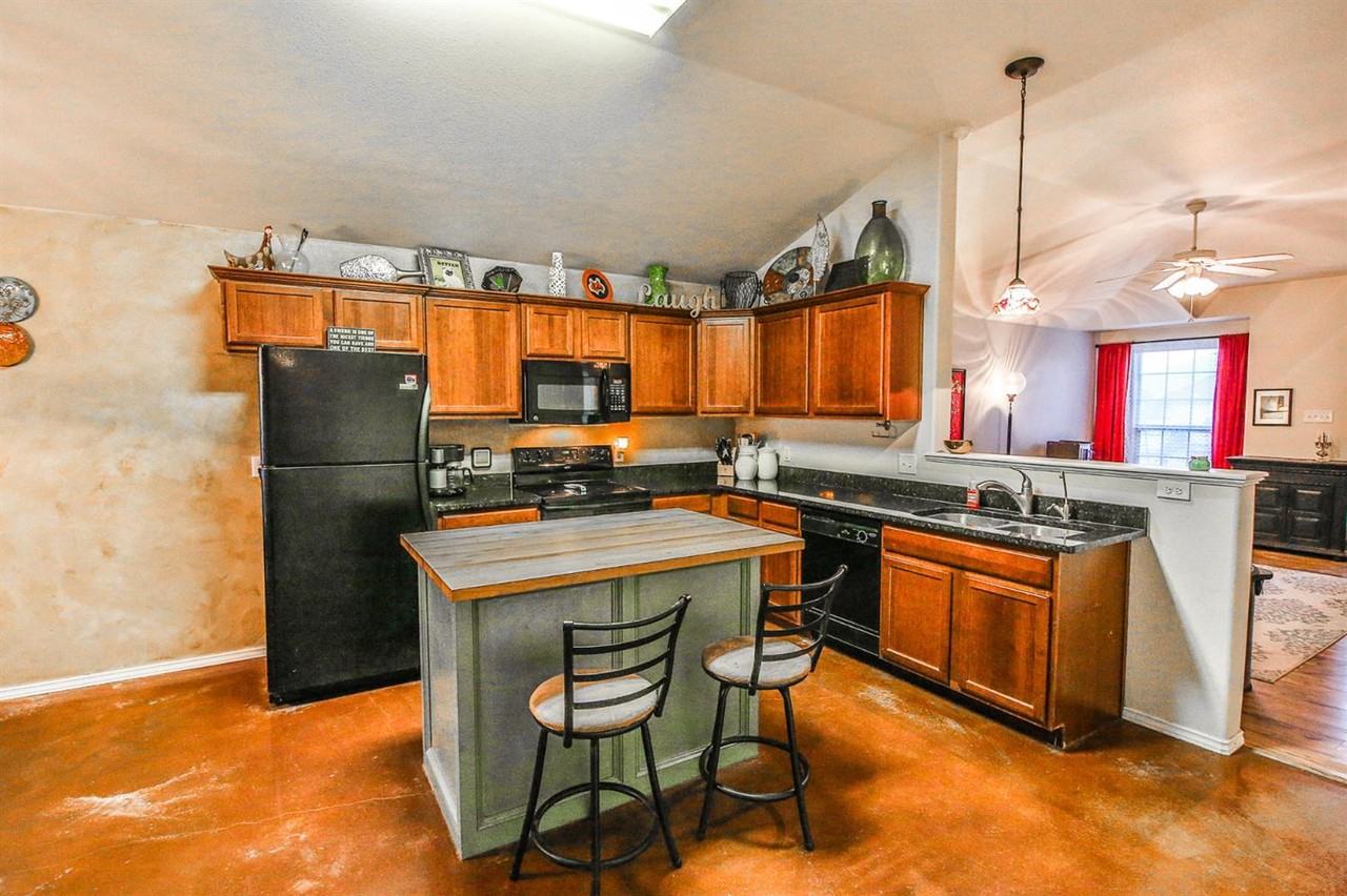 6924 95th St - Photo 5 of 19