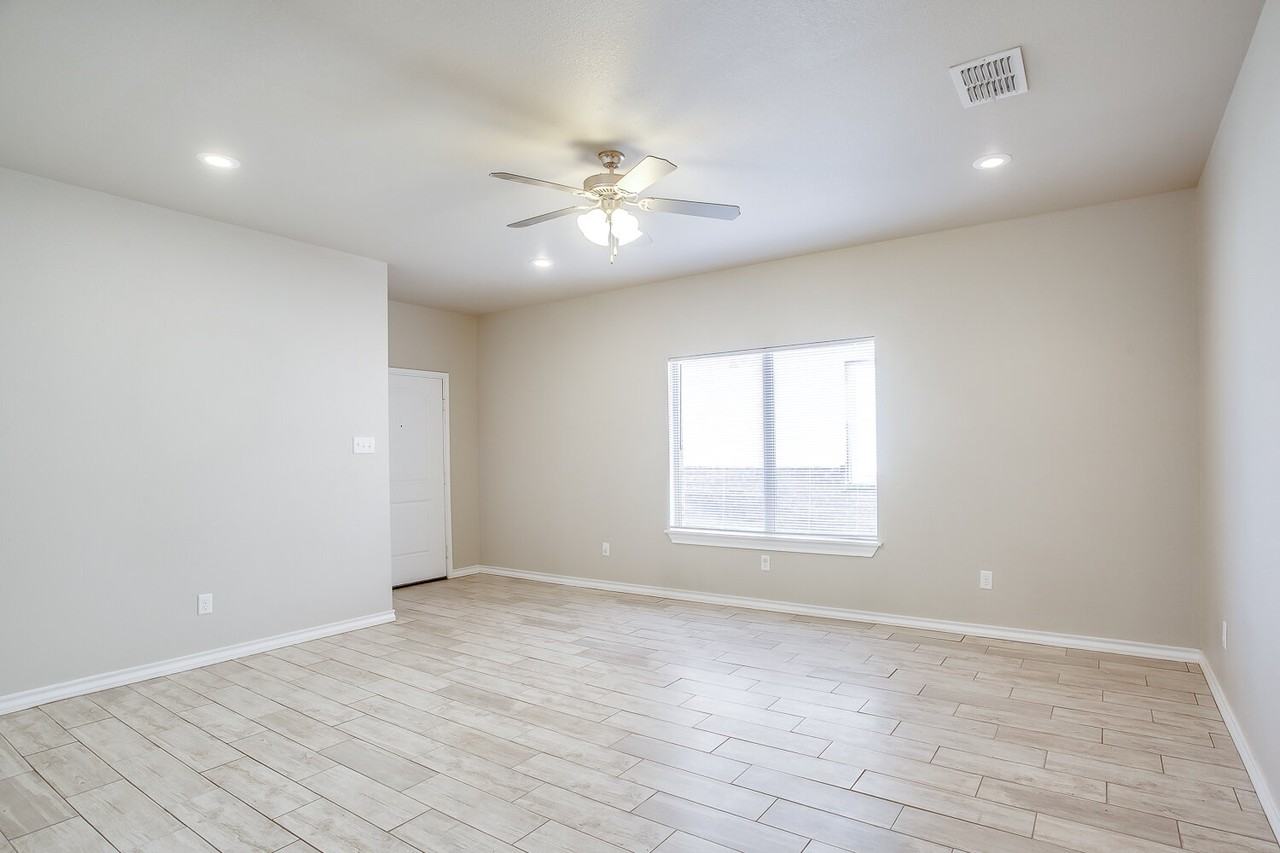 9803 Uvalde Ave - Photo 4 of 16