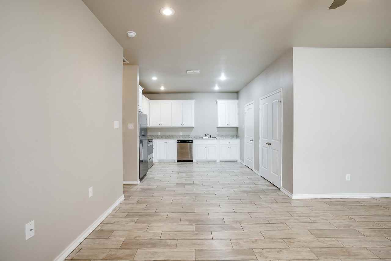 9803 Uvalde Ave - Photo 5 of 16