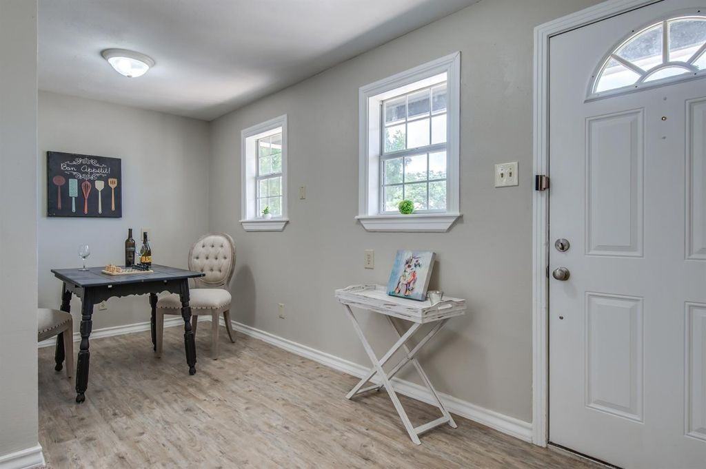 1910 26th Street - Photo 3 of 24