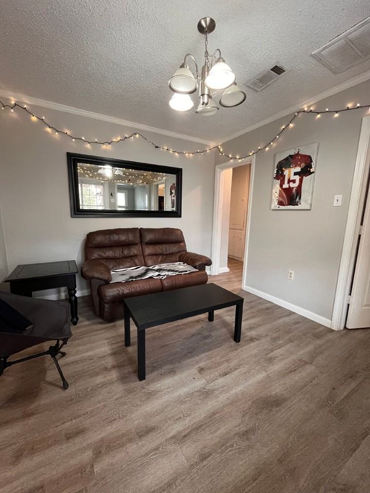 2613 25th St Frnt - Photo 2 of 20