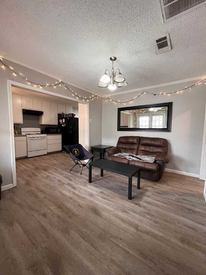 2613 25th St Frnt - Photo 4 of 20