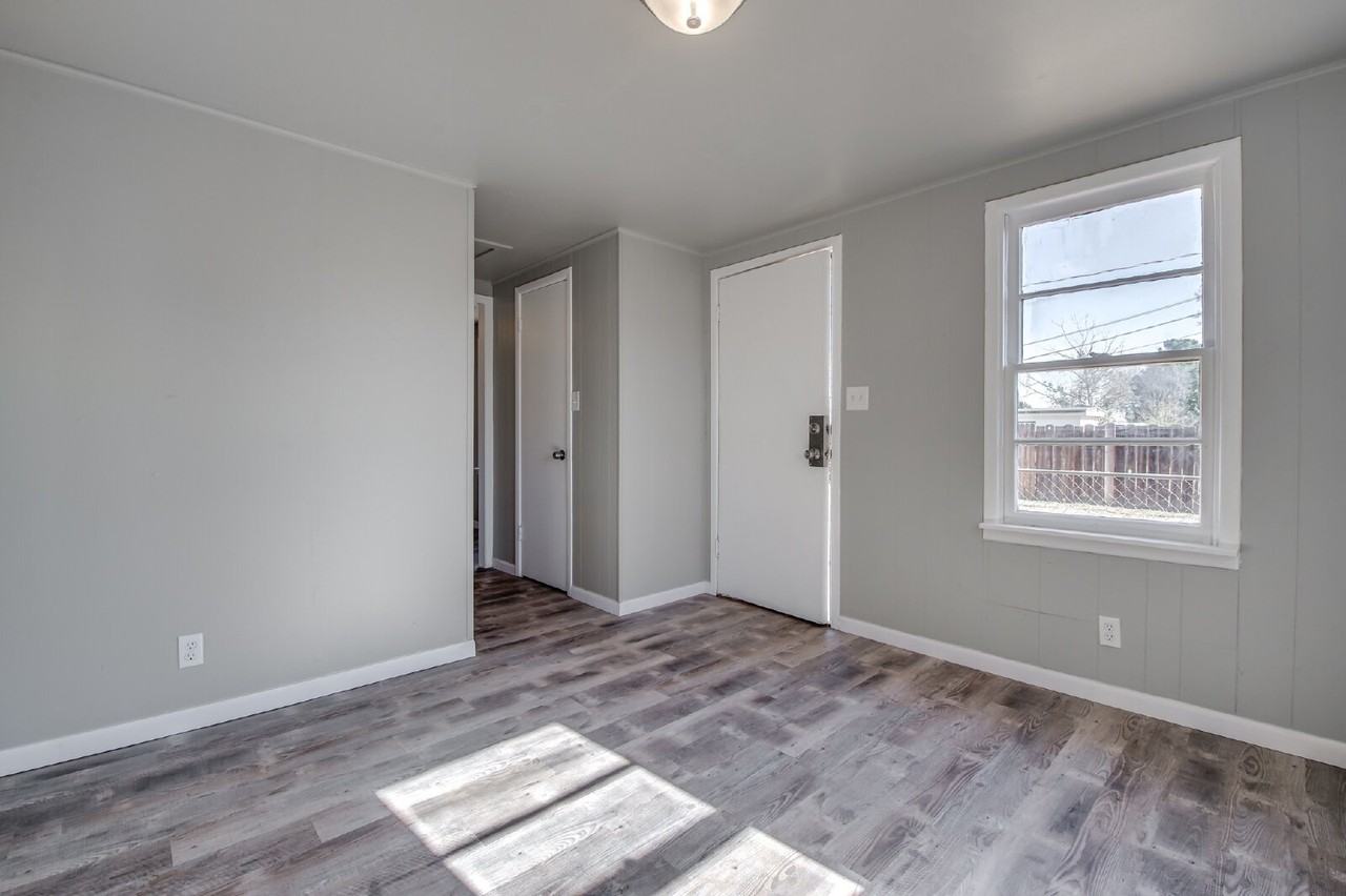 4813 40th St #REAR - Photo 2 of 7