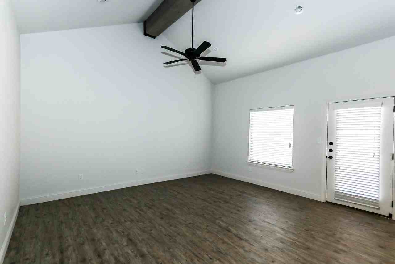 11104 Acme St - Photo 3 of 17