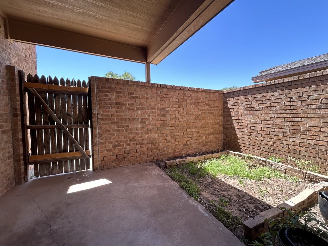 6110 36th St - Photo 2 of 20