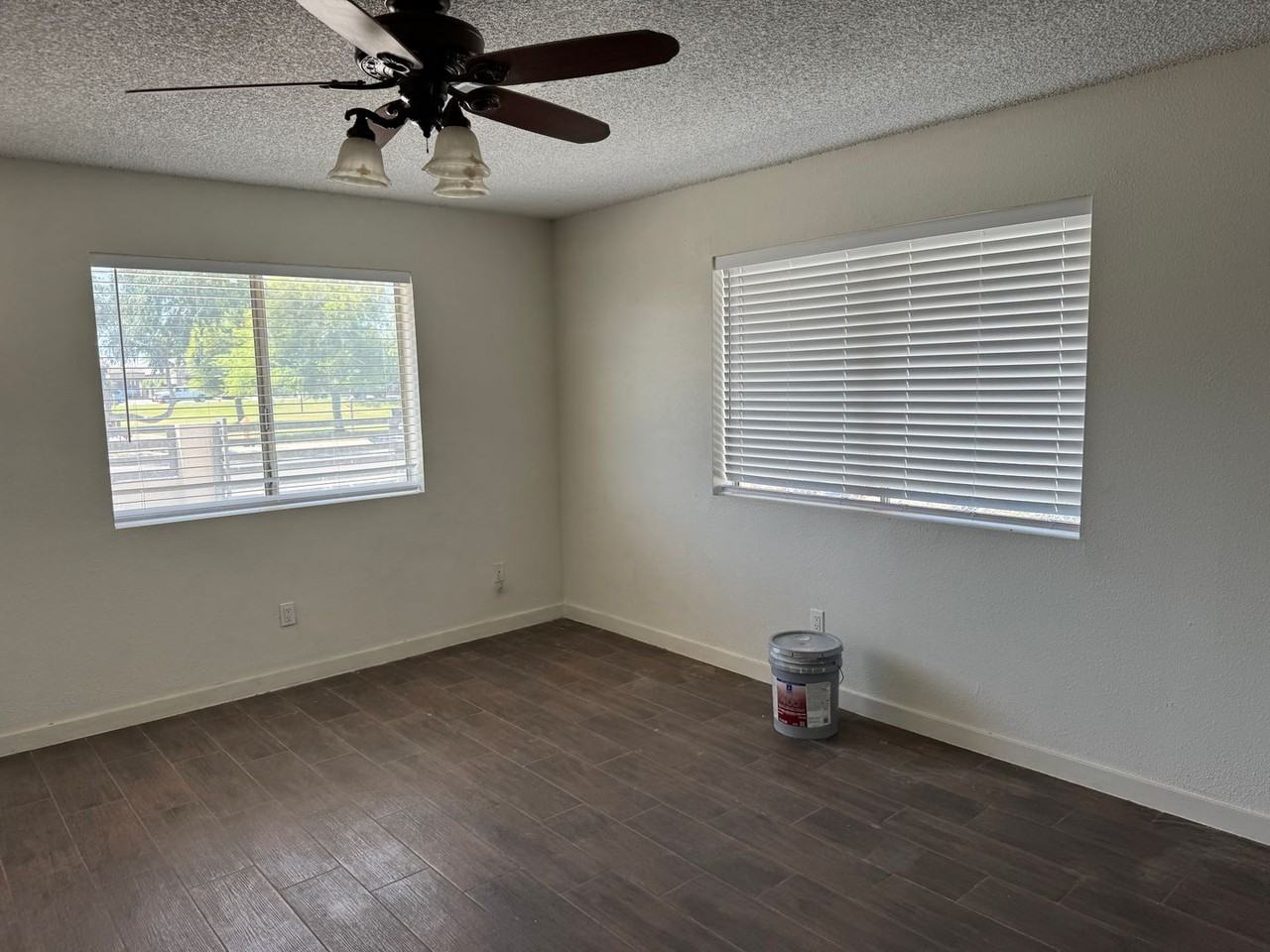 1038 E Kennedy Ln - Photo 2 of 8