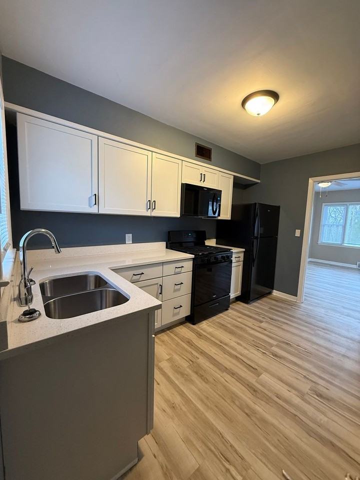 631 S 12th St - Photo 2 of 9